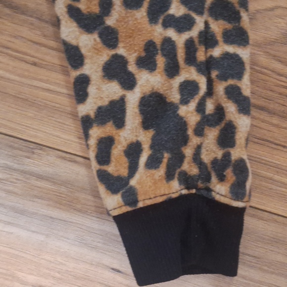 Cheetah print light sweatshirt - Picture 4 of 4